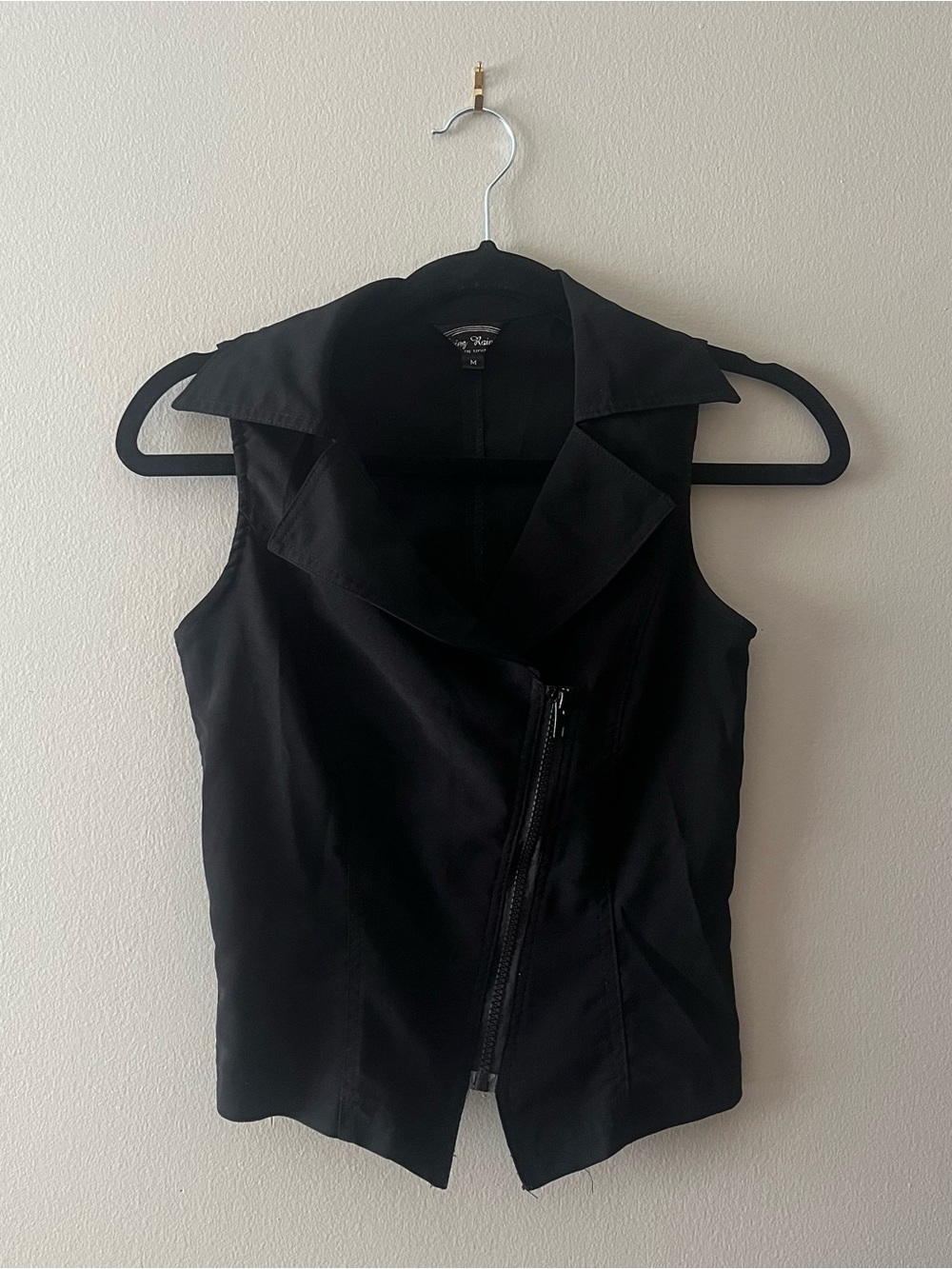 Black Sleeveless Zip-Front Cropped Top